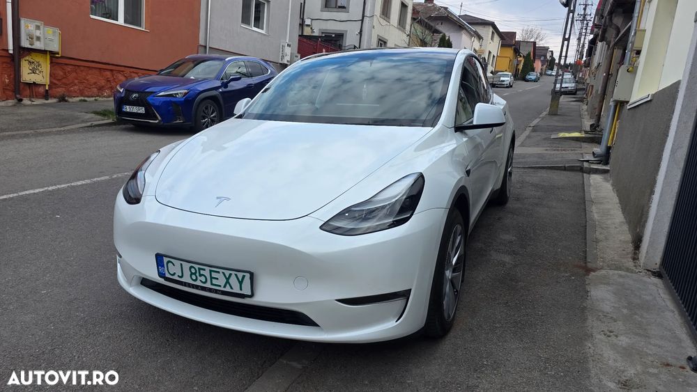 Tesla Model Y AWD Performance - 1