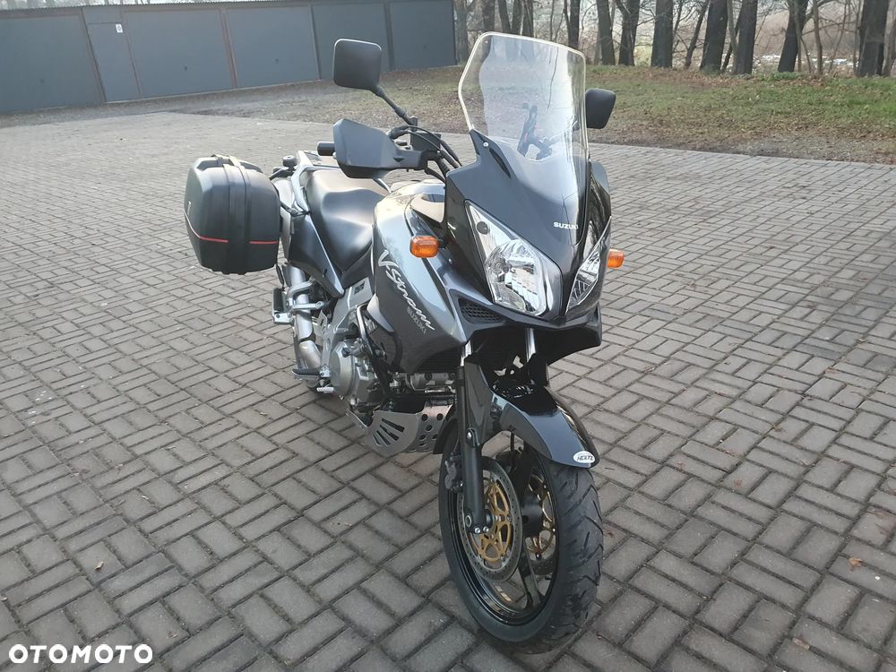 Suzuki V-STROM - 10