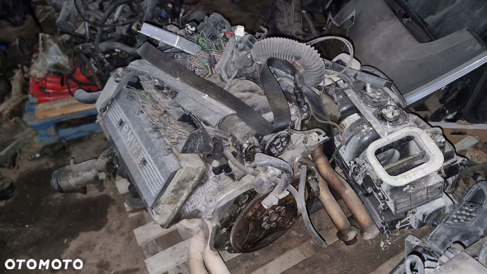 SILNIK BMW 8 E31 E32 E38 E39 840 4.0 V8 M60B40 - 1