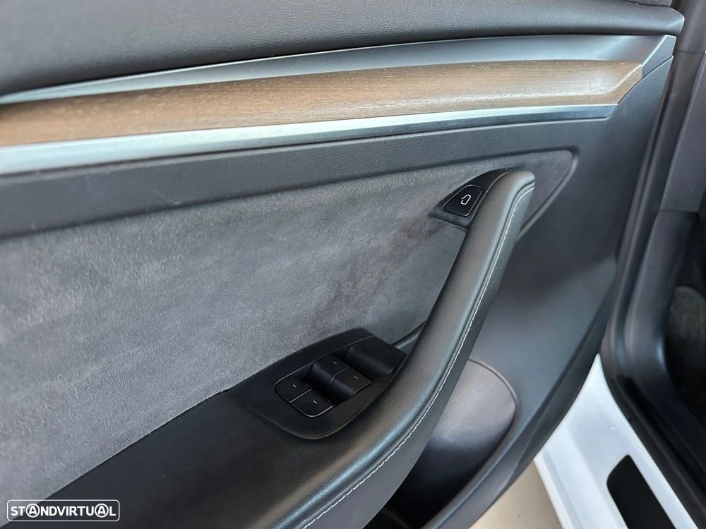 Tesla Model 3 Standard Range Plus RWD - 4