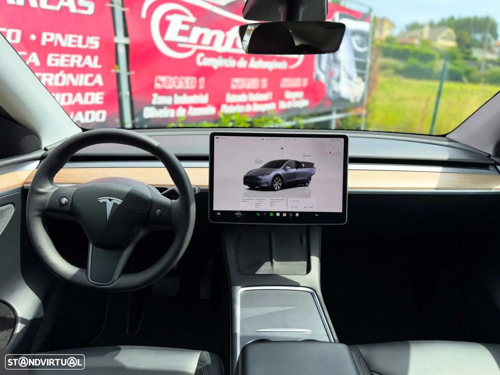 Tesla Model Y Standard RWD - 14
