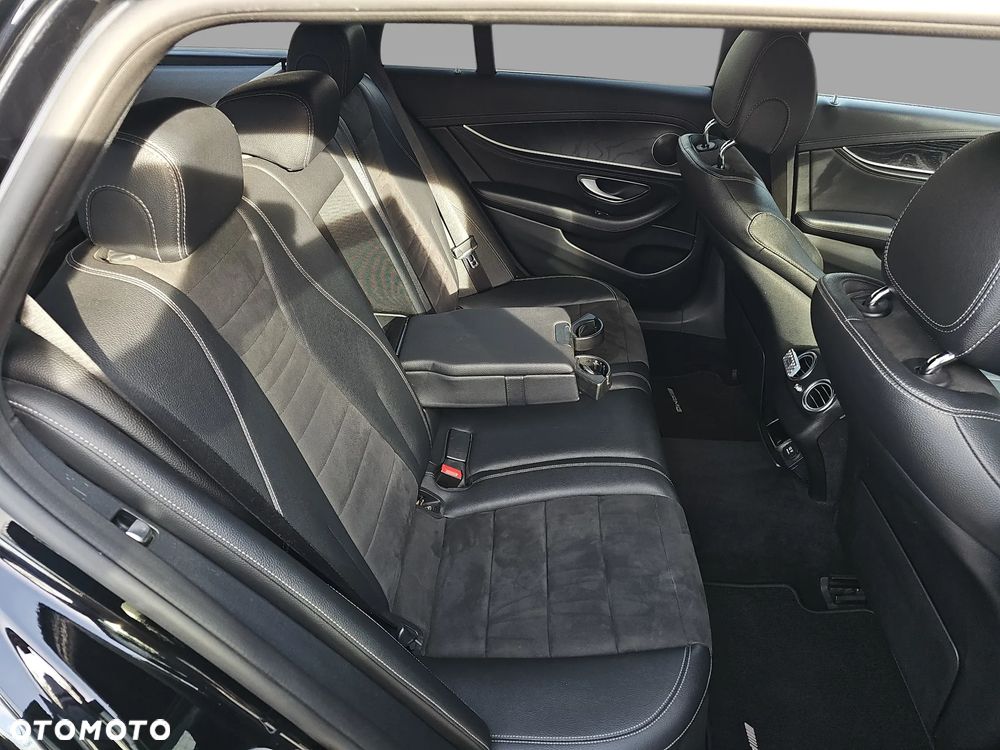 Mercedes-Benz Klasa E 220 d 9G-TRONIC - 24