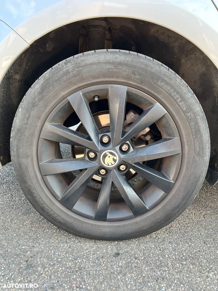 Skoda Octavia Combi Diesel 1.6 TDI DSG Ambition - 10