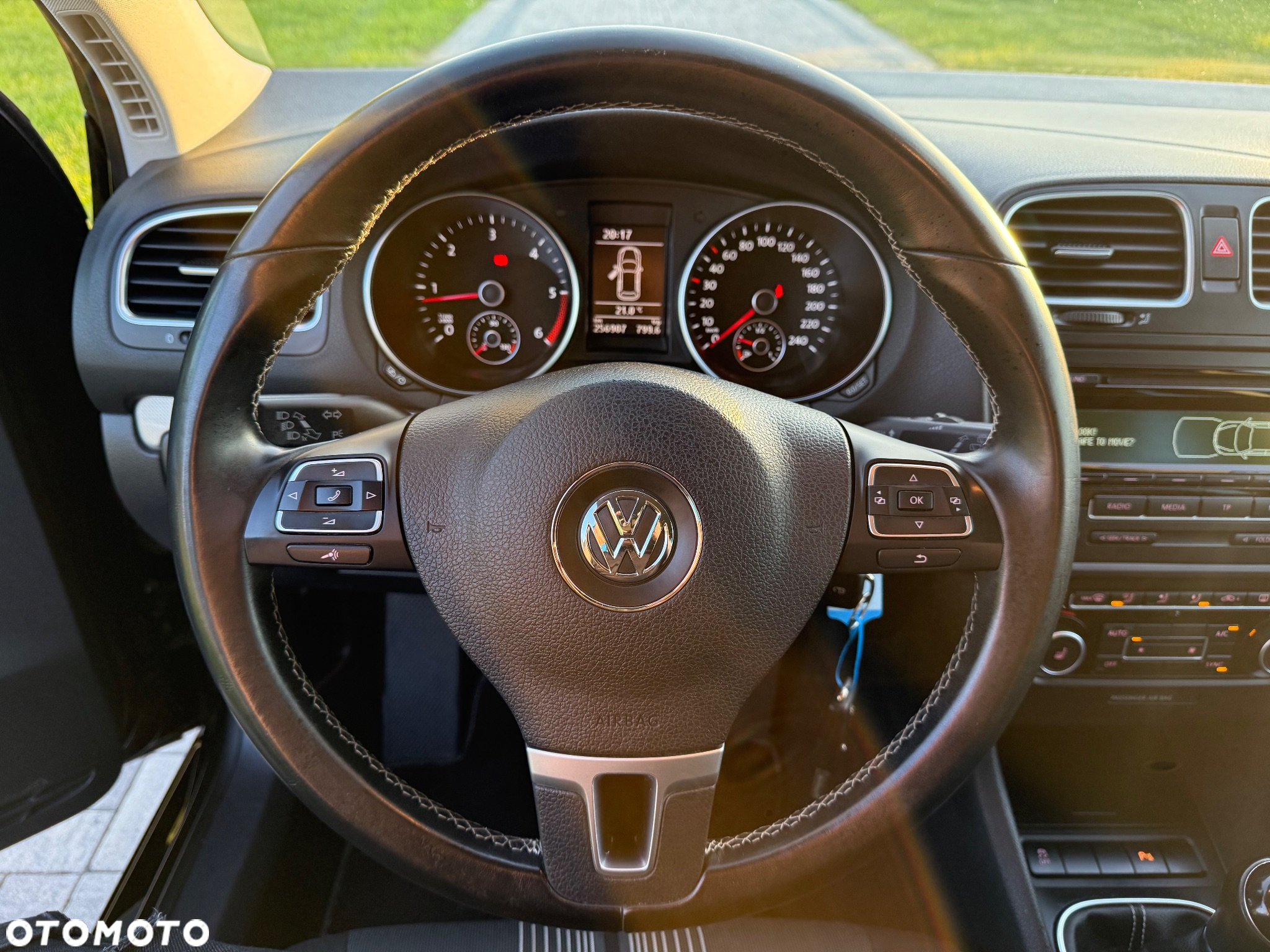 Volkswagen Golf VI 1.6 TDI Comfortline - 13