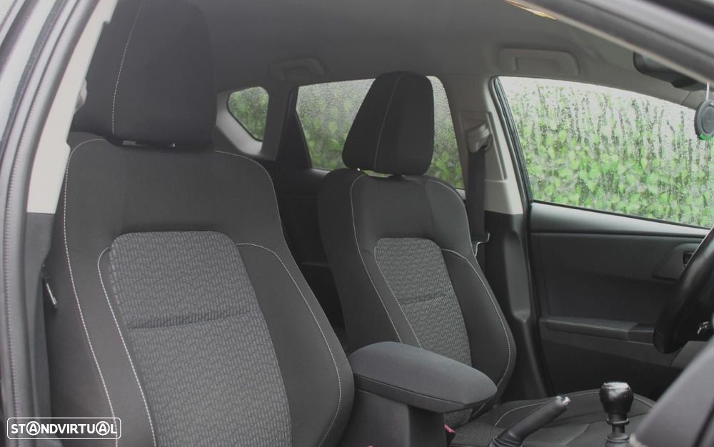 Toyota Auris 1.4 D-4D Exclusive - 10