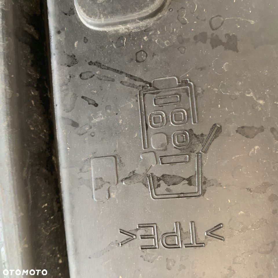 Dywaniki chodniczki oryginalne komplet 3szt DODGE RAM V 1500 LIMITED 21r - 14