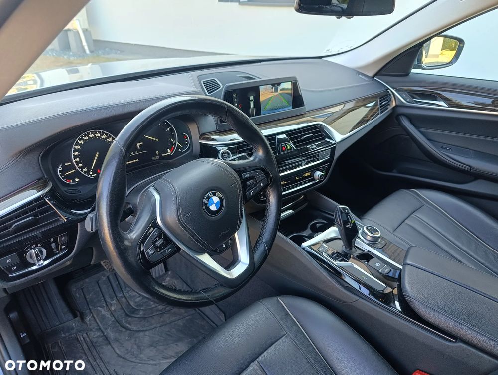 BMW Seria 5 525d Luxury Line sport - 10