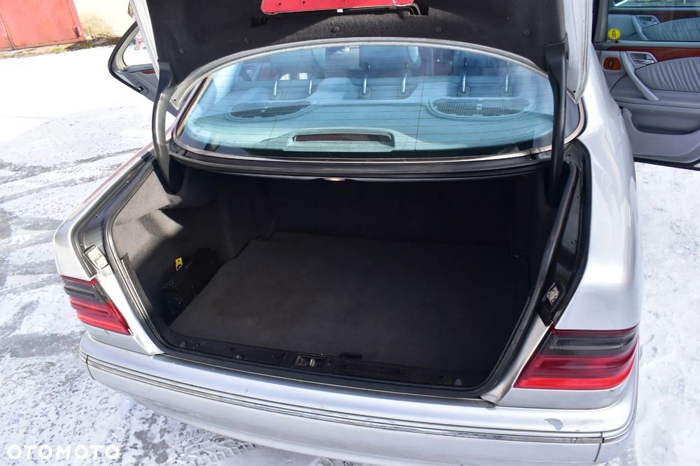 Mercedes-Benz Klasa E - 17