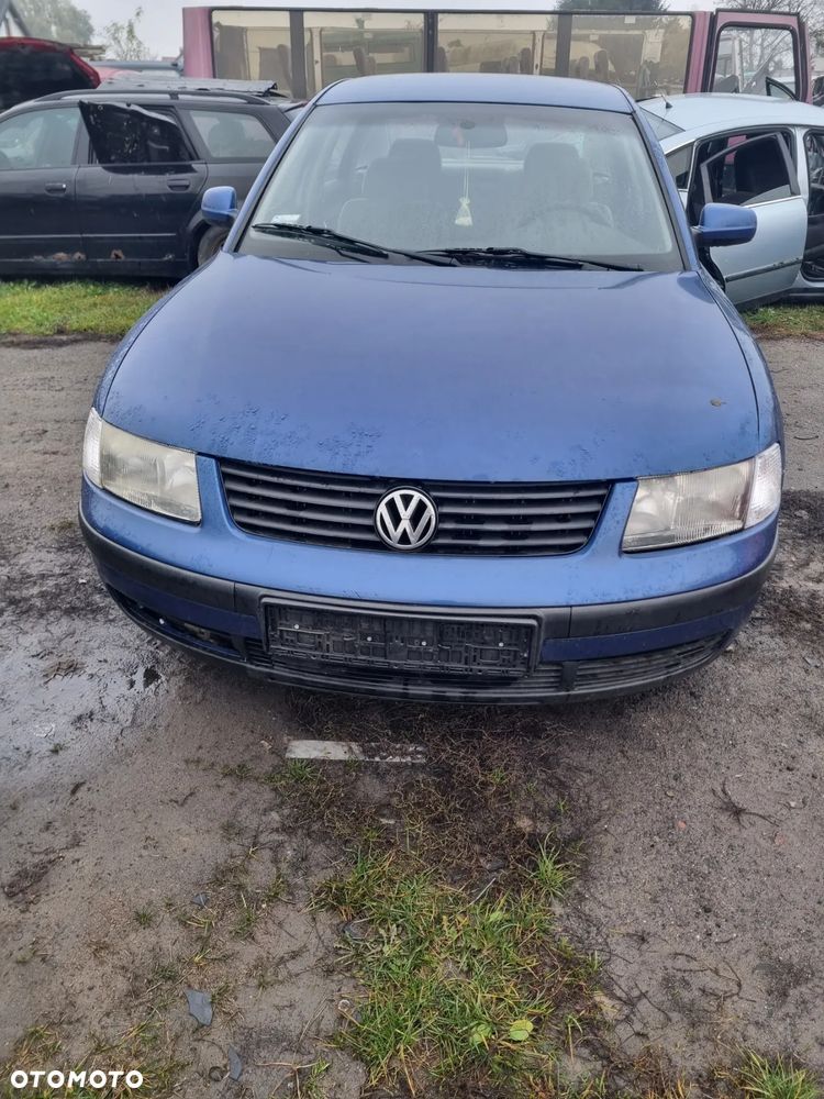 VW Passat b5 sedan przedlift 1.6 8v ANA lakier LR5V na części - 7
