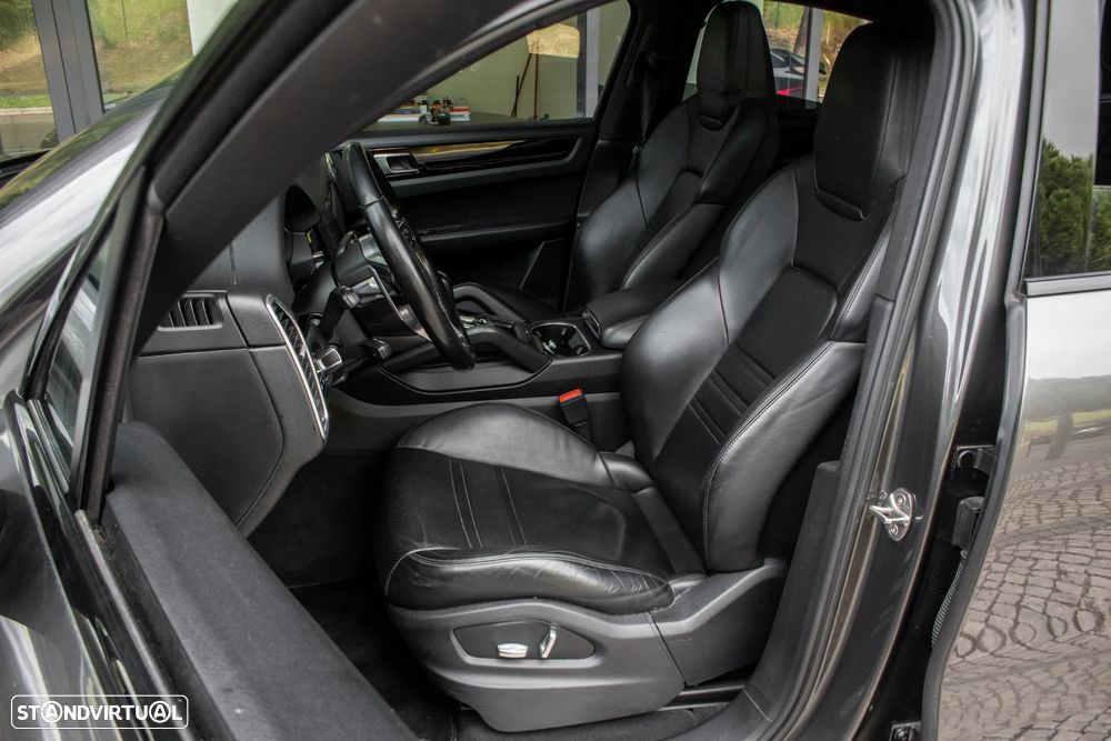 Porsche Cayenne Coupé E-Hybrid Tiptronic S - 28