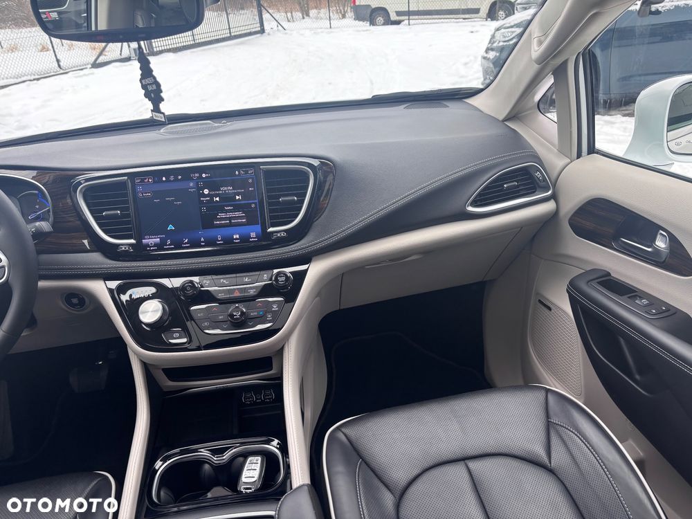 Chrysler Pacifica - 17