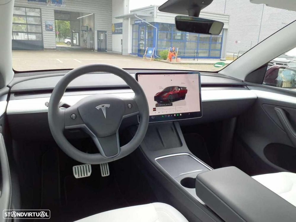Tesla Model Y Performance Dual Motor AWD - 6