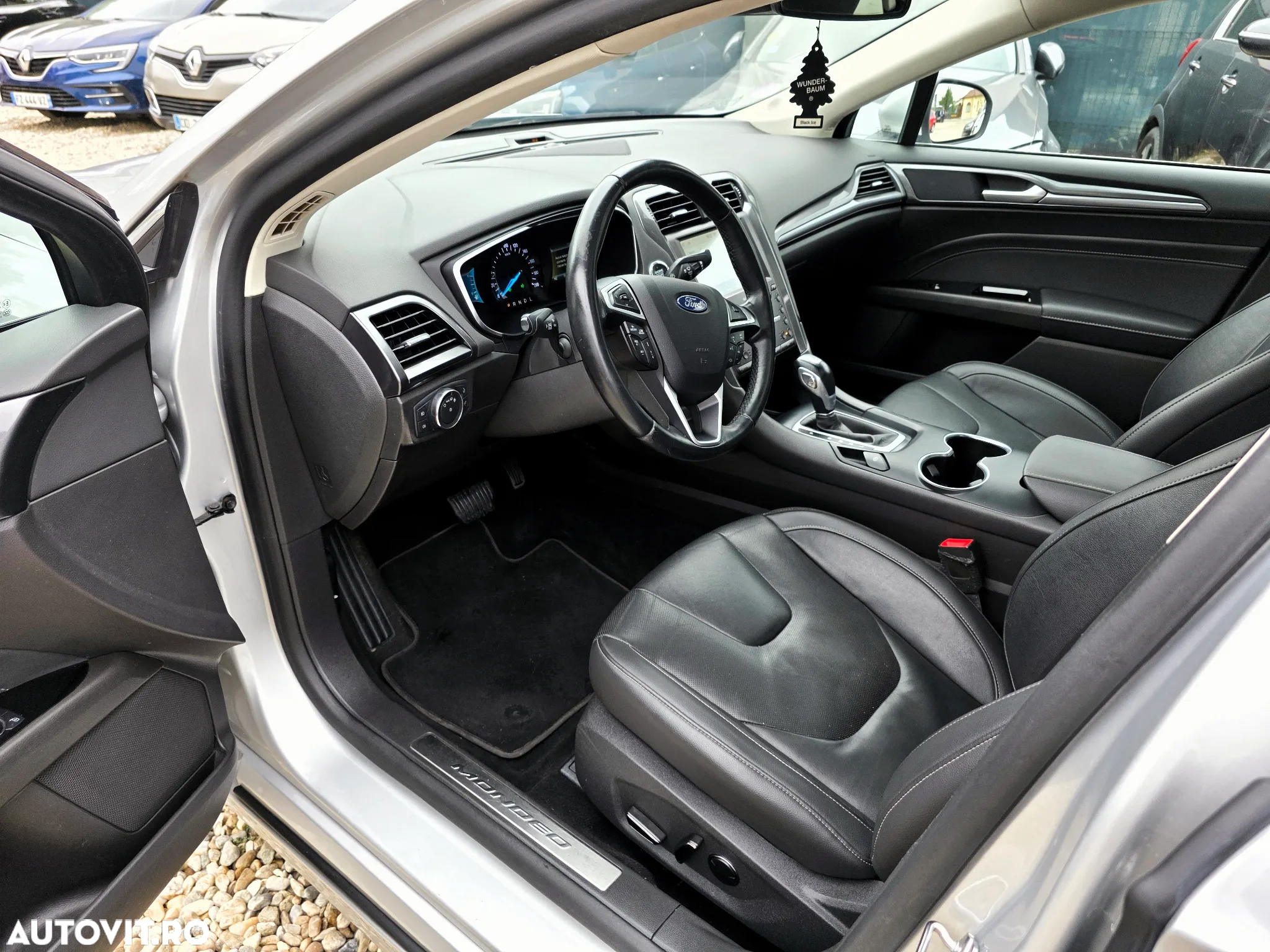 Ford Mondeo 2.0 HEV Titanium - 24