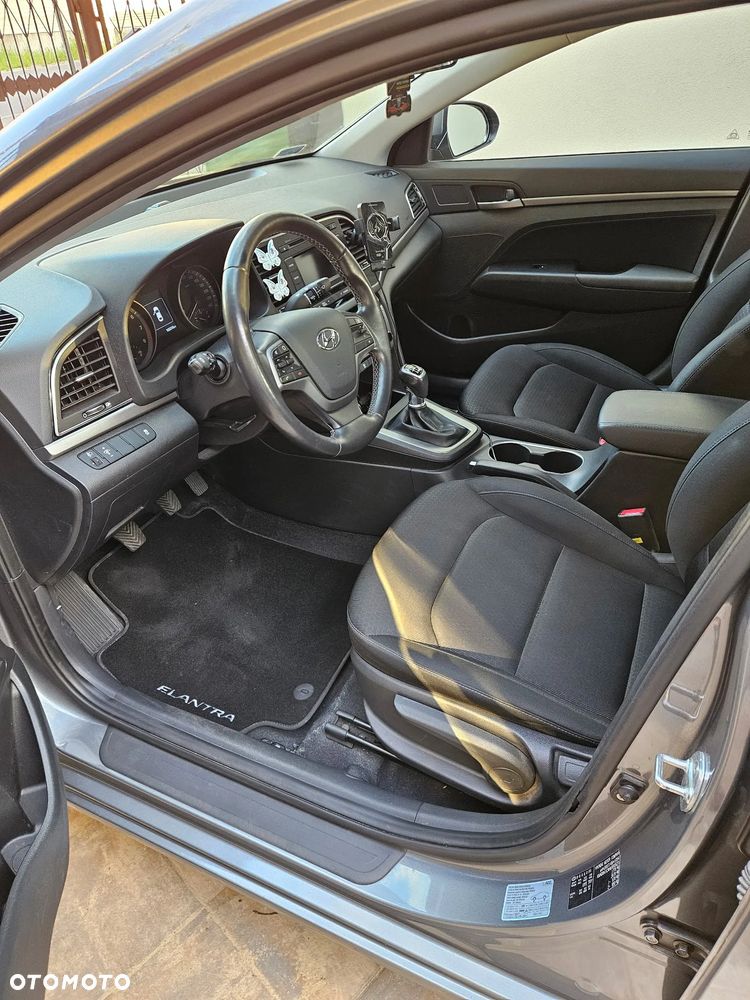 Hyundai Elantra 1.6 Comfort - 3