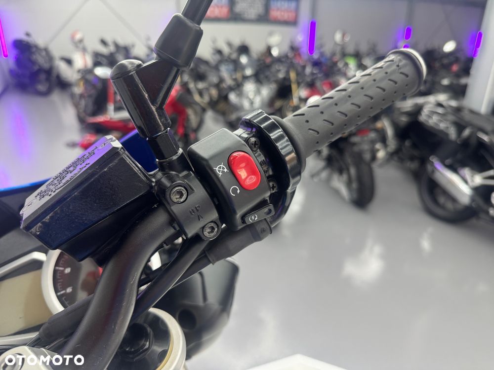 Triumph Street Triple - 38
