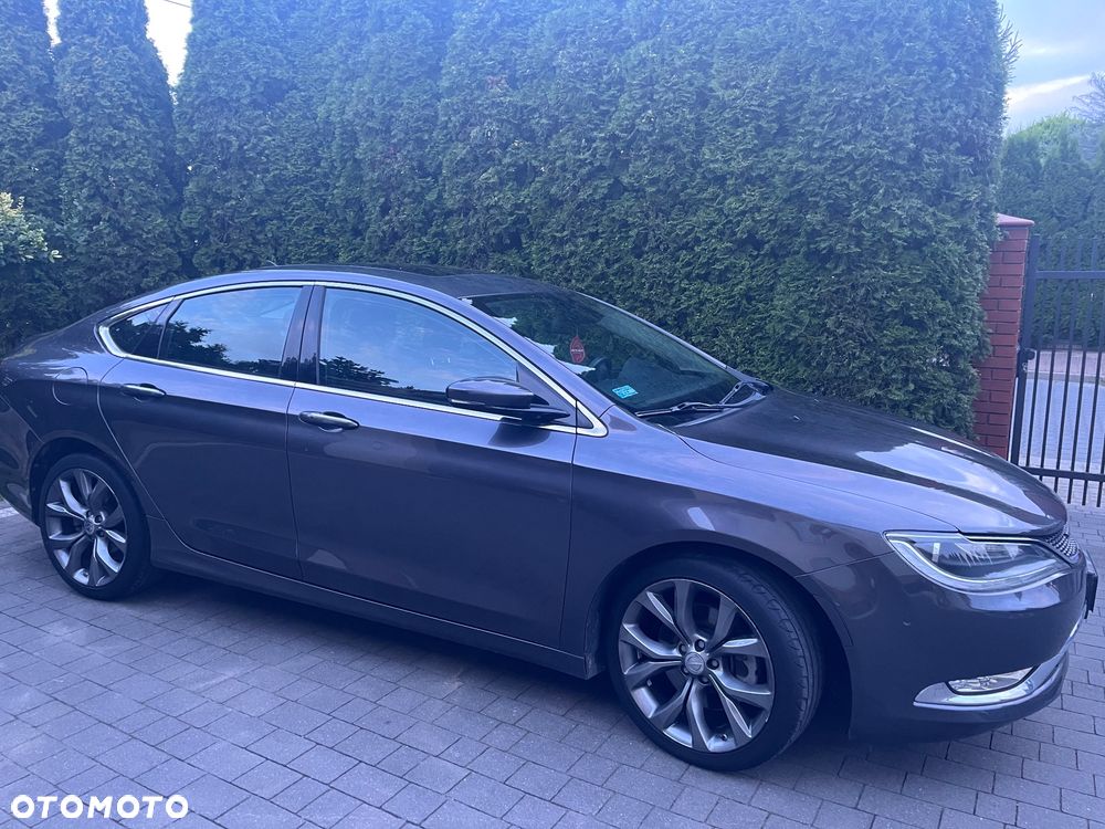 Chrysler 200 - 1