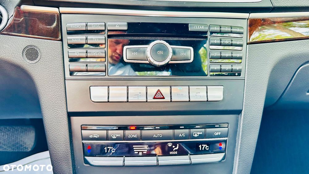 Mercedes-Benz Klasa E 220 CDI 7G-TRONIC Avantgarde - 21