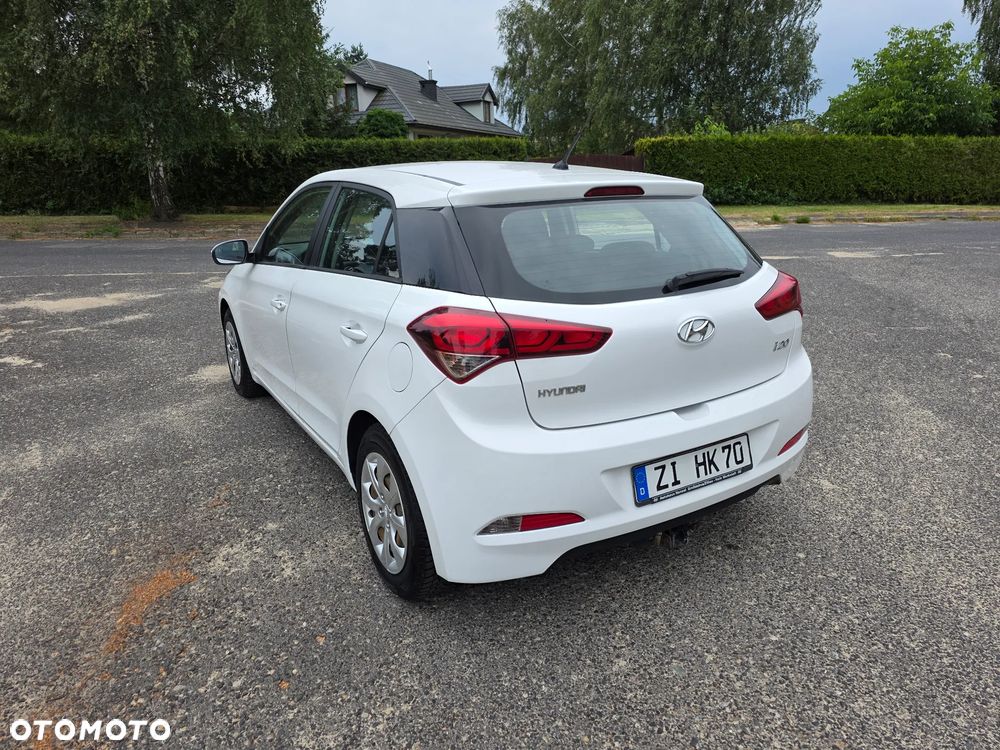 Hyundai i20 blue 1.2 Trend - 26