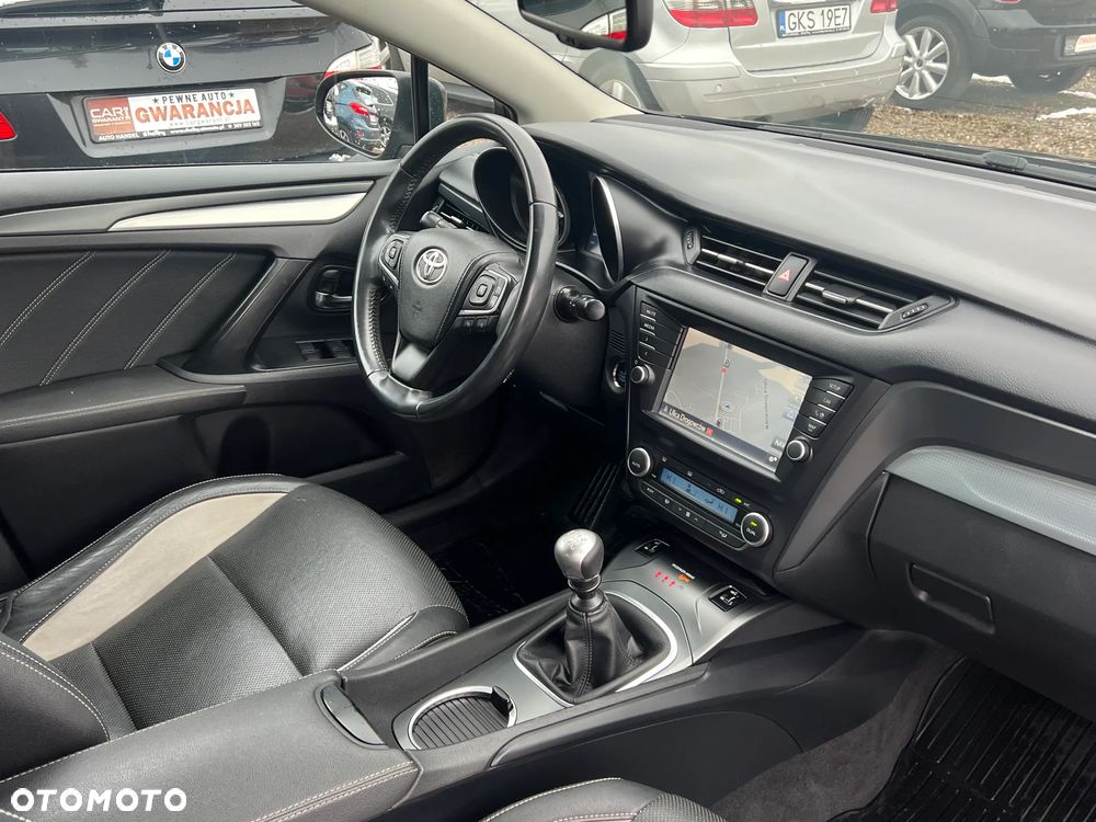 Toyota Avensis 2.0 D-4D Prestige - 19