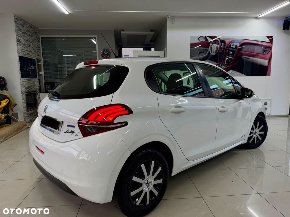 Peugeot 208 - 4