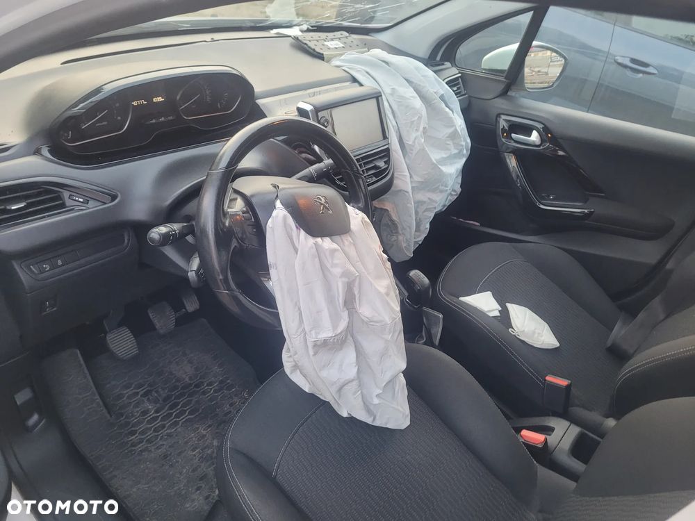Peugeot 208 1.6 BlueHDi Active S&S - 9