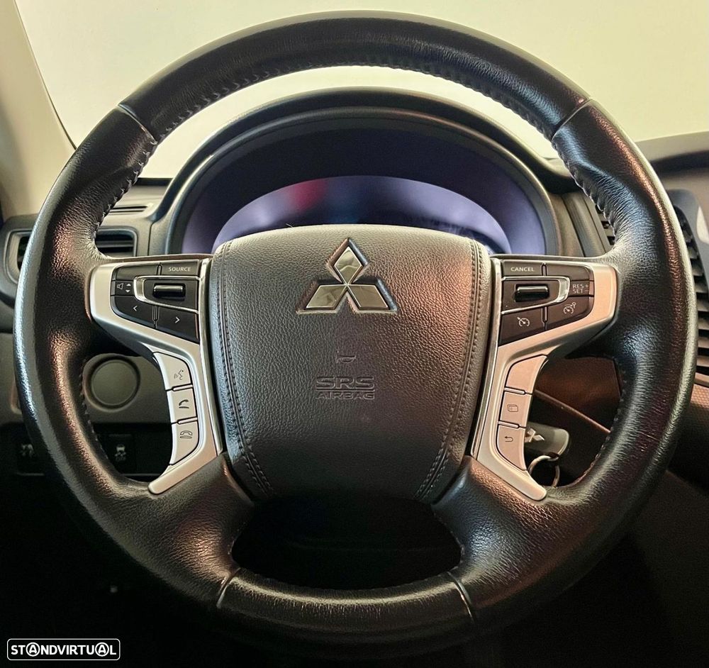 Mitsubishi L200 2.3 DI-D CD Invite Strakar Look 4WD - 11