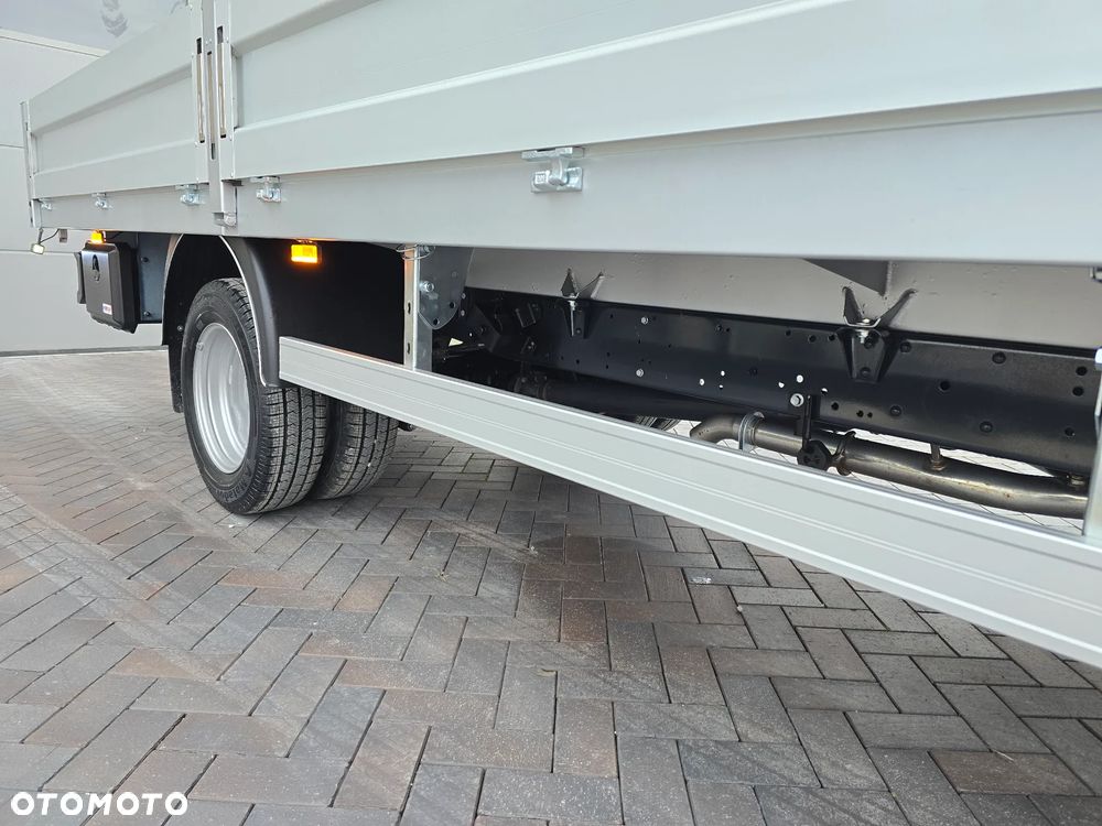 Iveco DAILY DAILY 35C18 / 50C18 HI-MATIC 9PALET 4,50cm Długi 850Kg ŁADOWNOŚĆ SALON PL 39 Tyś km STAN NOWY NOWY NOWY NA GWARANCJI TEMPOMAT FOTEL PNEŁMATYCZNY KLIMATYZACJA AUTOMATYCZNA LEDY BLOKADA MOSTU HAK FABRYCZNY - 24