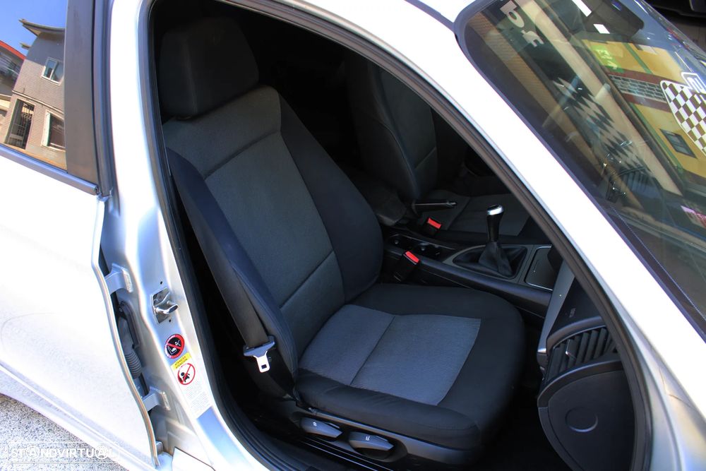 BMW 118 d - 30