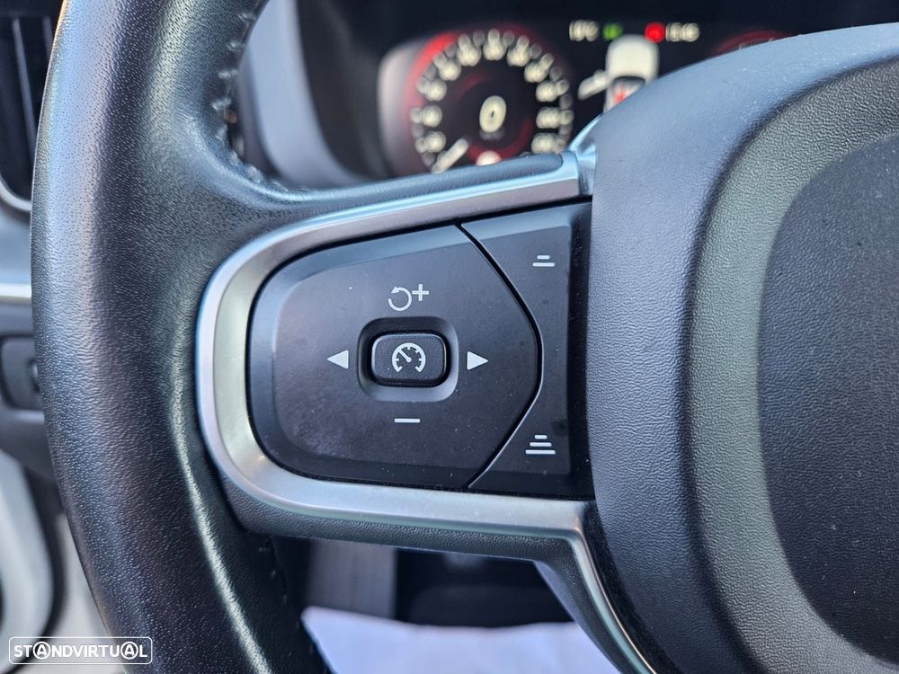 Volvo XC 60 2.0 D4 Momentum - 32