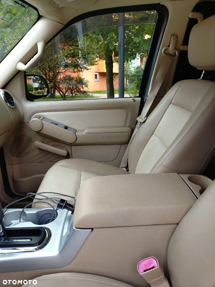 Ford Explorer 4.6 4WD - 25