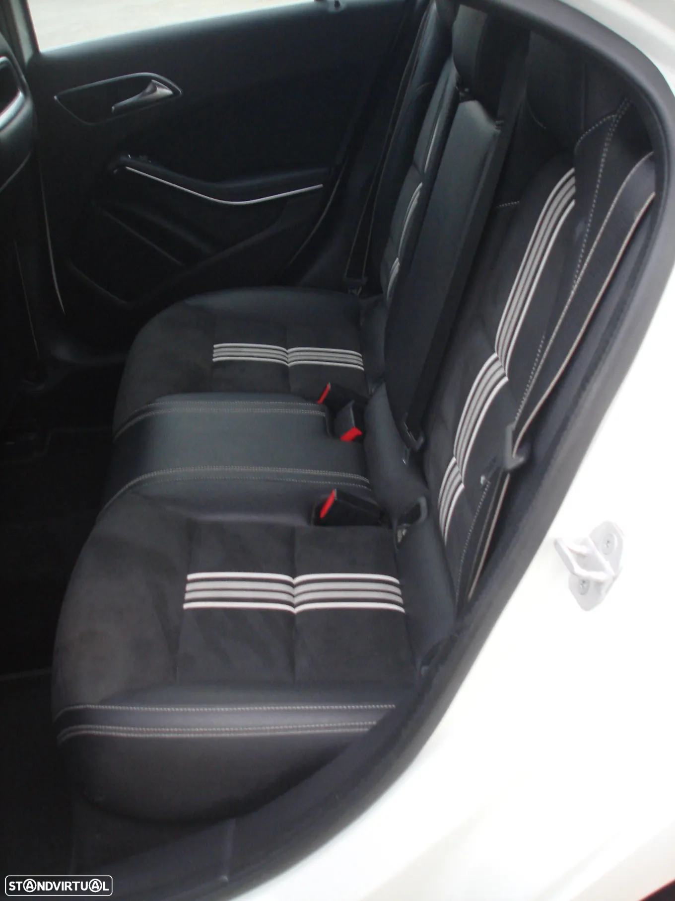 Mercedes-Benz A 180 d AMG Line - 29
