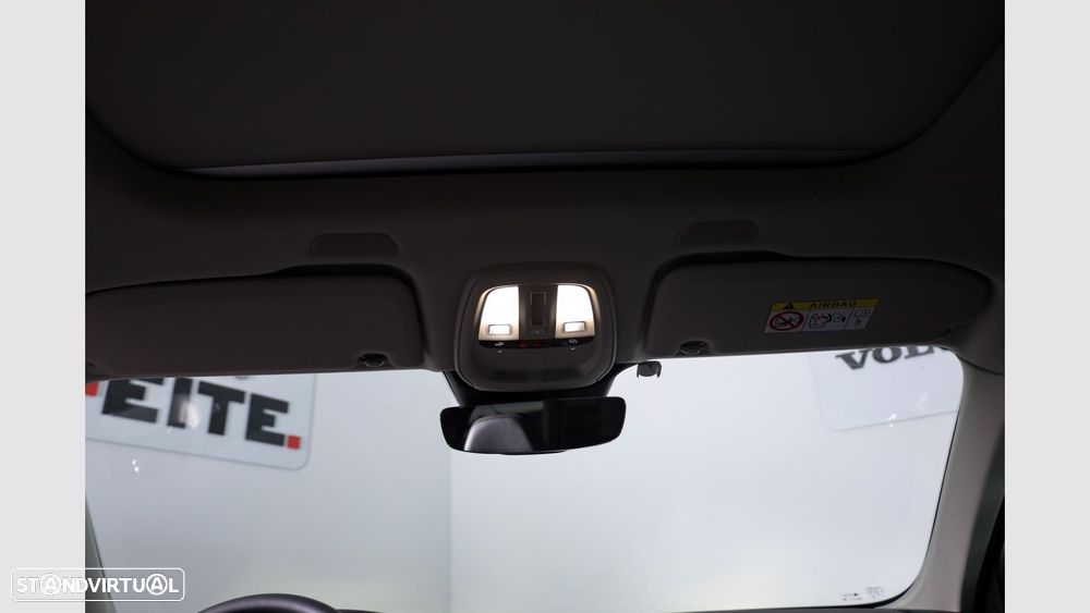 Volvo XC 60 2.0 T6 PHEV Plus Dark — fotografia 17