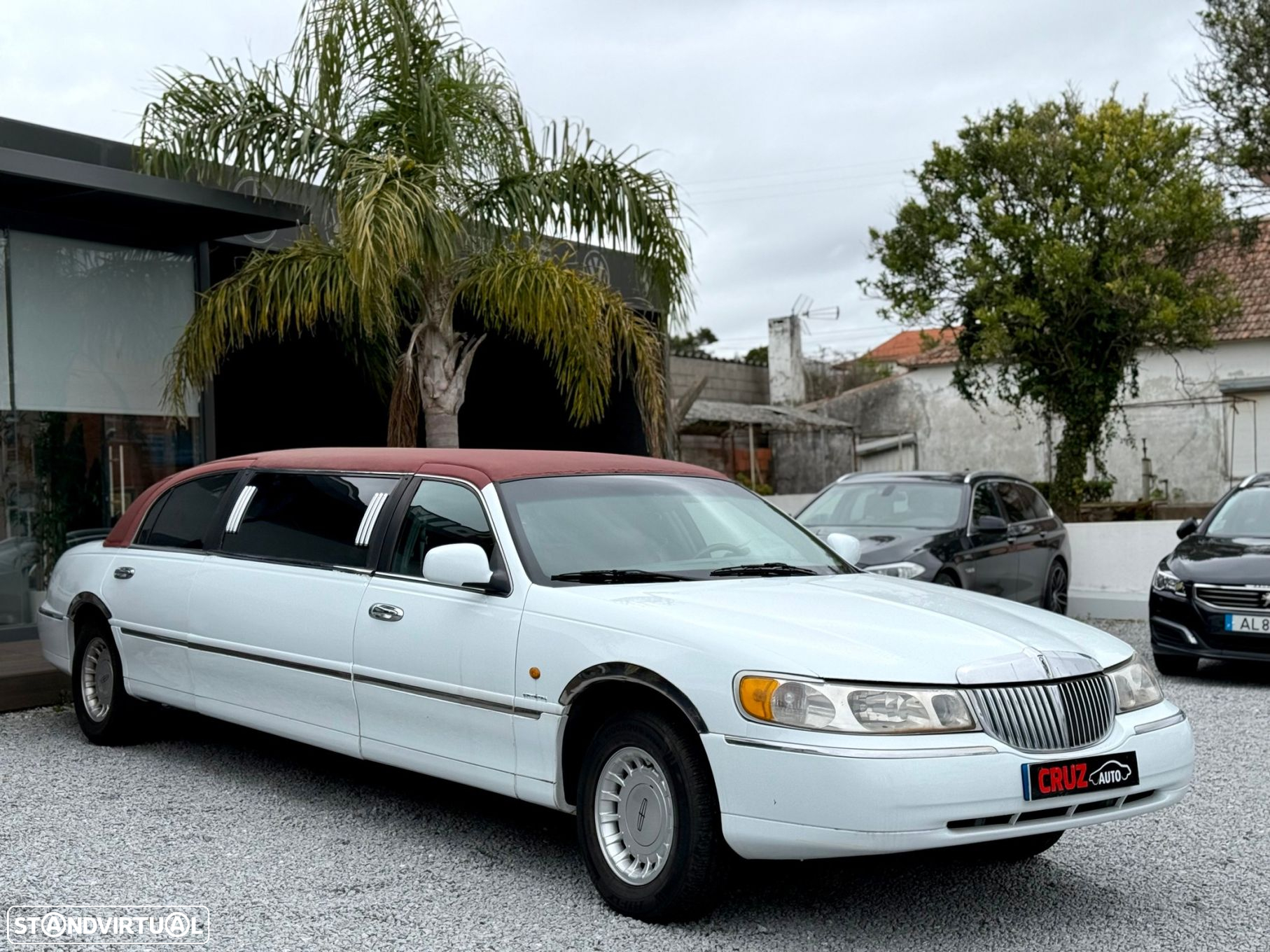 Lincoln Town Car - 8