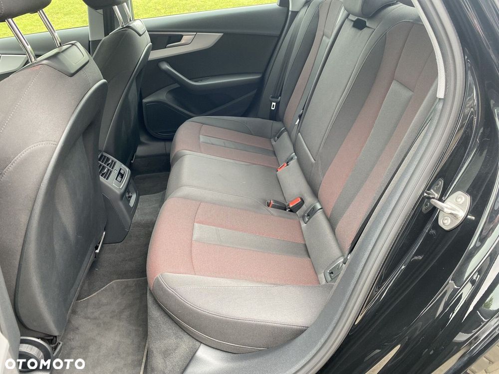 Audi A4 Limousine 35 TFSI mHEV S Line S tronic - 13