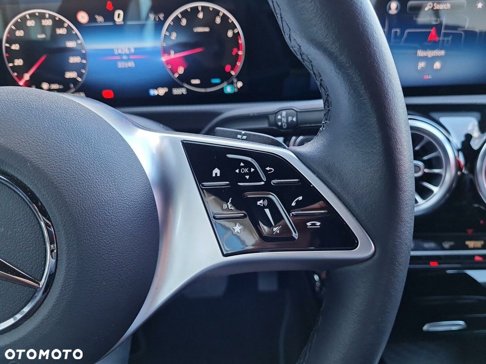 Mercedes-Benz CLA 180 Progressive 7G-DCT - 20