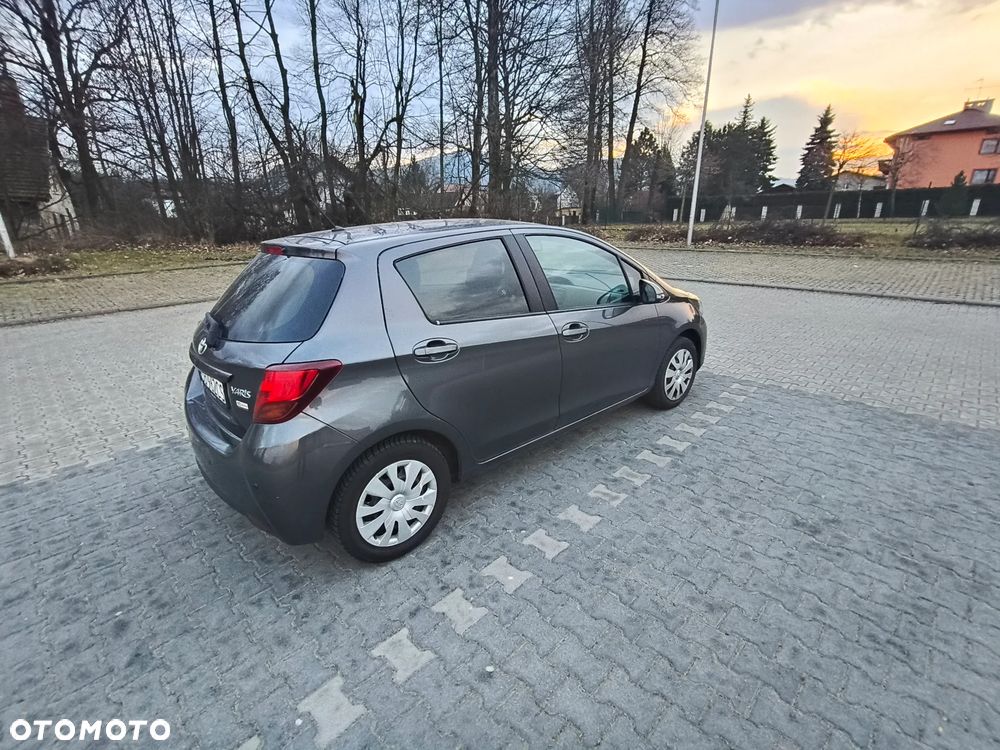 Toyota Yaris 2016 photo 2