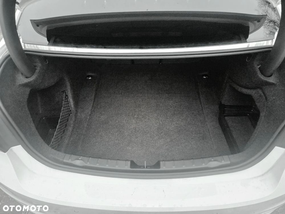 BMW Seria 3 318d Sport Line Shadow - 24