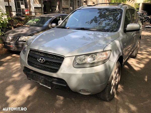 Dezmembrez Hyundai Santa Fe 2 2.2 crdi gri argintiu motor defect