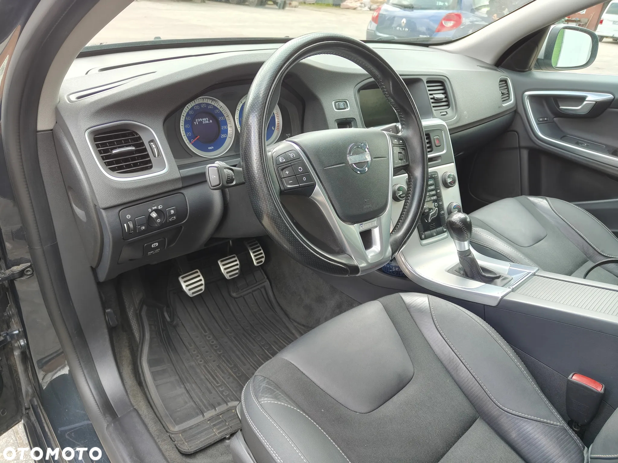 Volvo S60 D3 R-Design - 12