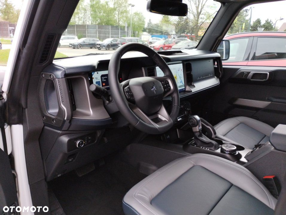 Ford Bronco - 9