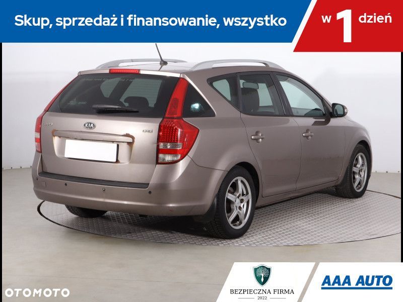 Kia Ceed - 6