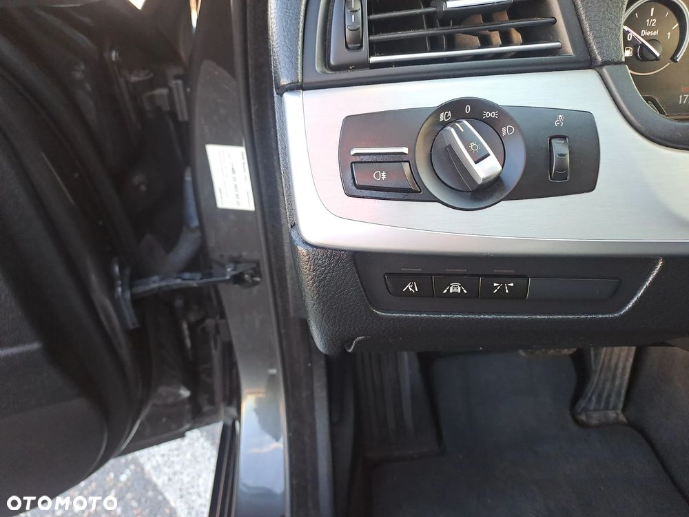 BMW Seria 5 520d Luxury Line - 12