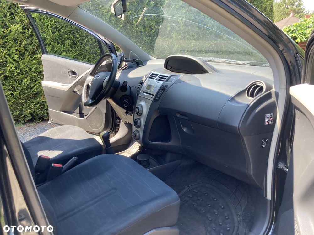 Toyota Yaris 1.3 Luna A/C - 13
