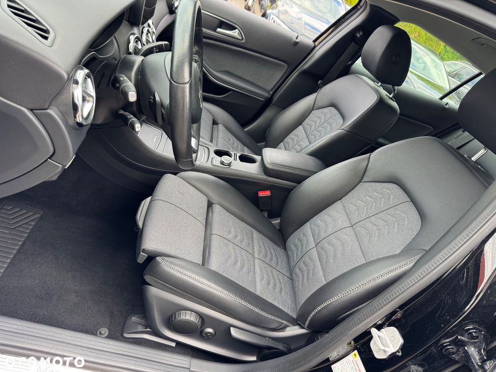 Mercedes-Benz GLA 200 d 4Matic 7G-DCT - 15