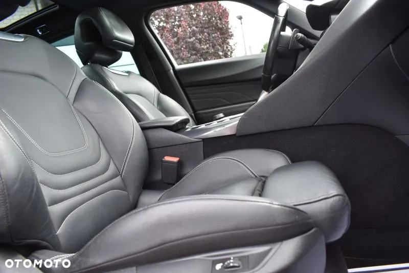 Citroën DS5 2.0 HDi Hybrid4 SportChic MCP - 26