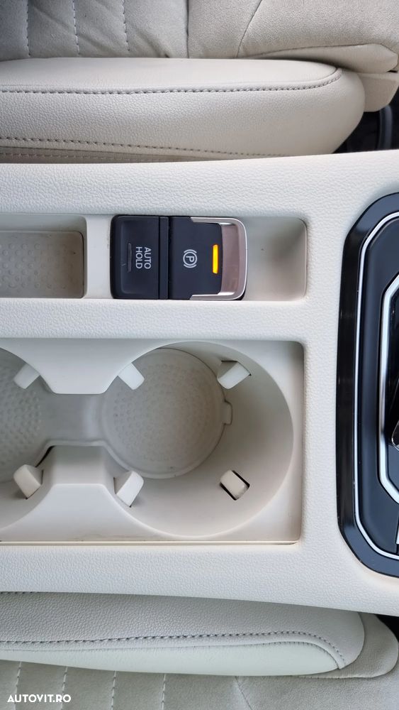 Volkswagen Passat Variant 2.0 TDI DSG 4Motion Highline - 23