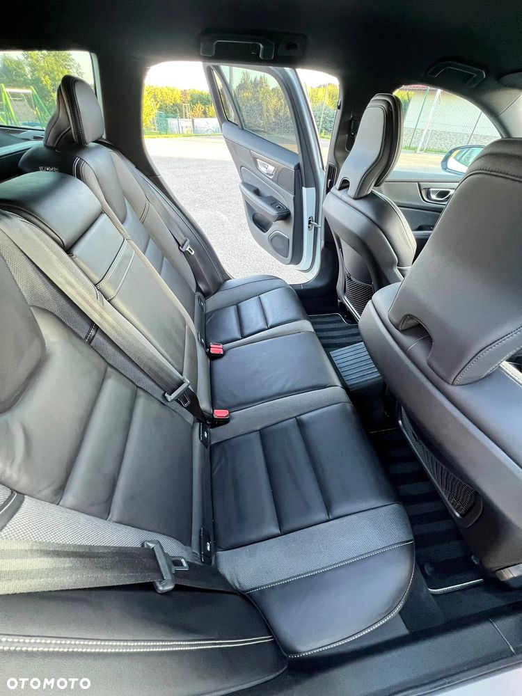 Volvo V60 T8 AWD Twin Engine Geartronic R-Design - 13