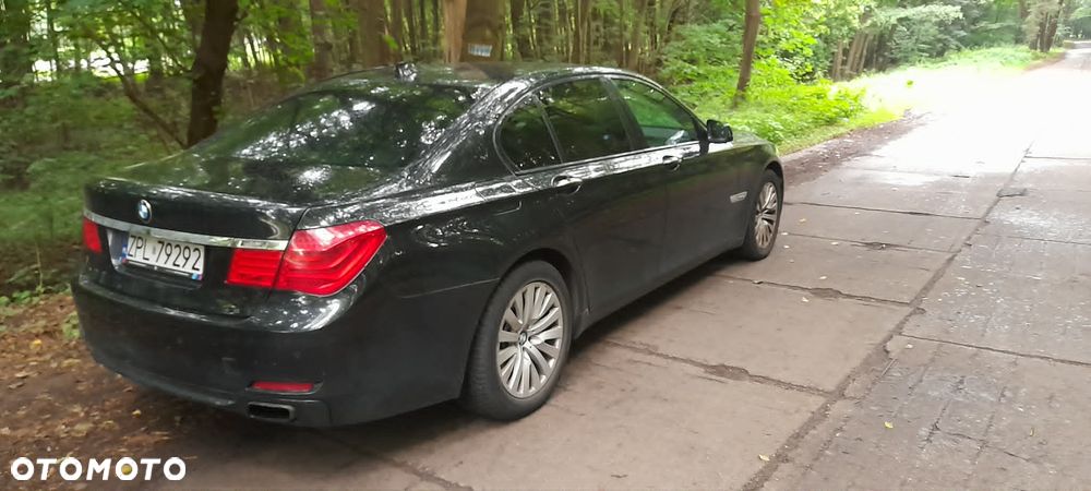 BMW Seria 7 750i - 2