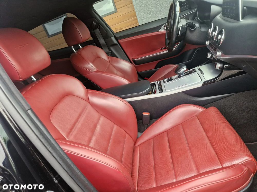Kia Stinger 3.3 T-GDI V6 GT AWD - 34