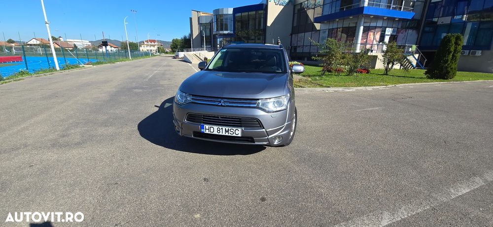 Mitsubishi Outlander - 32
